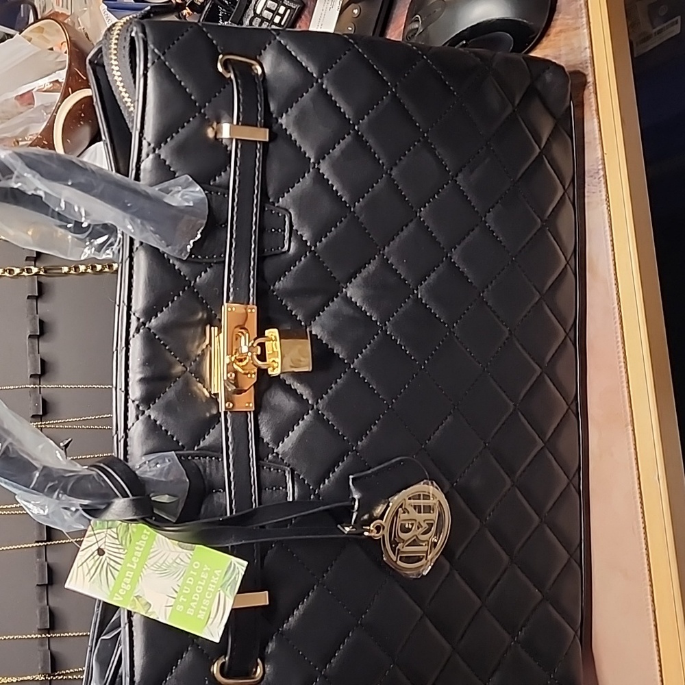 Elegant Badley Mischka Black Quilted Handbag